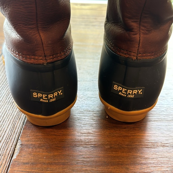 Classic Navy and Brown Sperry Duck Boots - Picture 5 of 5
